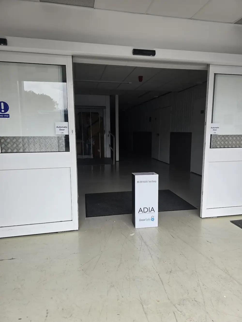 BS EN 16005 safety test on automatic sliding doors