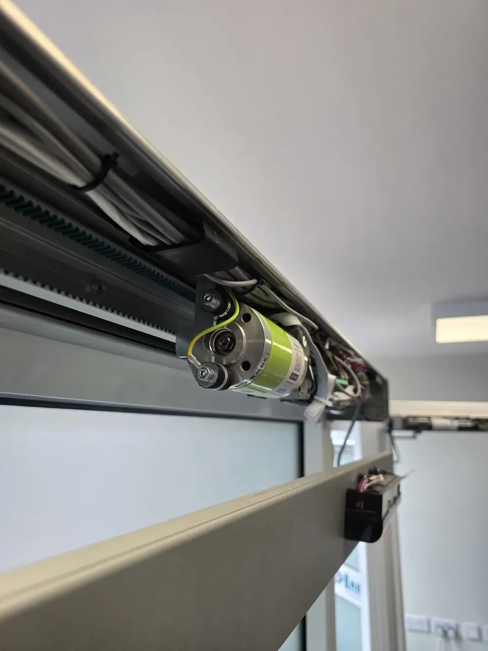 Automatic sliding door operator motor and drive belt during a service